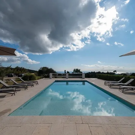Country & Sea Villa *